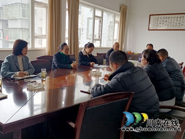 泸州市市场监管局副局长邓玲带队调研龙马潭区小微企业质量管理体系认证提升工作(图2)