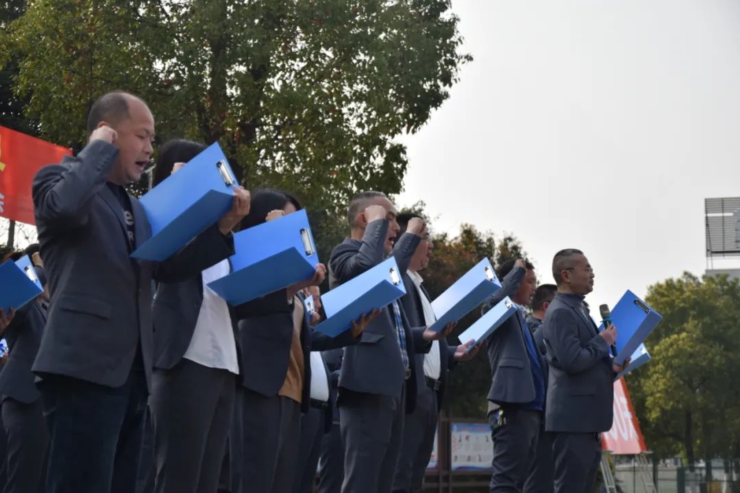 泸州市十八中中考百日誓师,战旗猎猎场面真真燃!(图14) 泸州市十八中中考百日誓师,战旗猎猎场面真真燃!(图14)