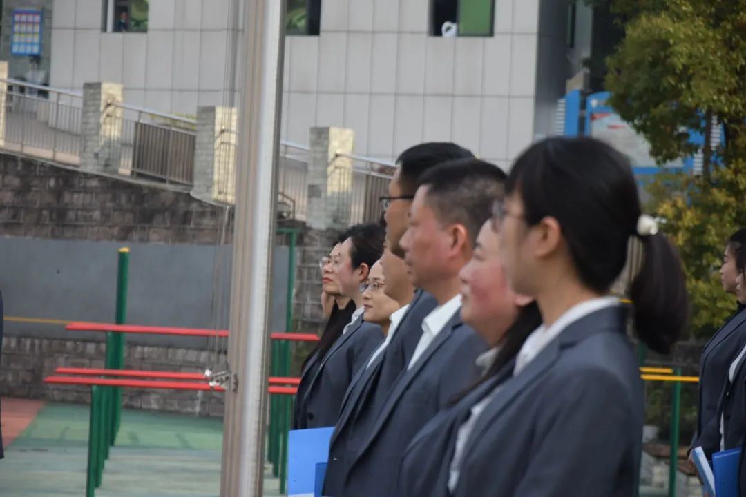 泸州市十八中中考百日誓师,战旗猎猎场面真真燃!(图16) 泸州市十八中中考百日誓师,战旗猎猎场面真真燃!(图16)