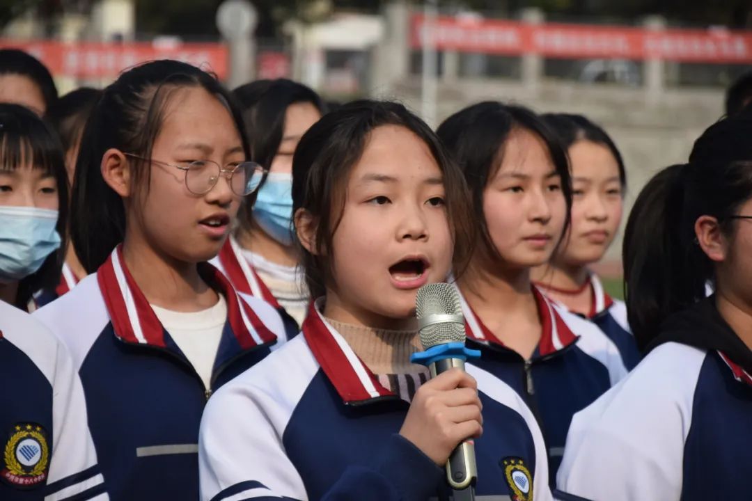 泸州市十八中中考百日誓师,战旗猎猎场面真真燃!(图19) 泸州市十八中中考百日誓师,战旗猎猎场面真真燃!(图19)