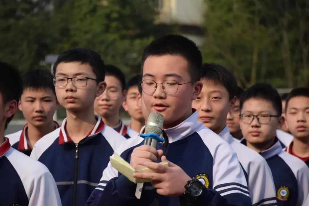 泸州市十八中中考百日誓师,战旗猎猎场面真真燃!(图21) 泸州市十八中中考百日誓师,战旗猎猎场面真真燃!(图21)