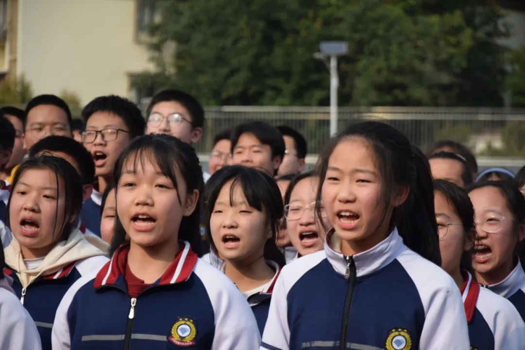 泸州市十八中中考百日誓师,战旗猎猎场面真真燃!(图24) 泸州市十八中中考百日誓师,战旗猎猎场面真真燃!(图24)