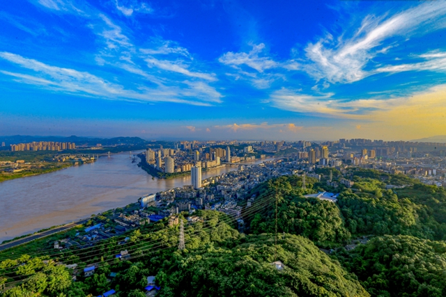 新华社《瞭望》杂志:在国家战略布局中找准泸州定位(图4) 新华社《瞭望》杂志:在国家战略布局中找准泸州定位(图4)