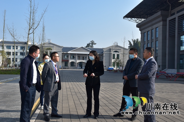 泸县县委常委、宣传部部长冯怀玉率队调研学校高质量发展(图2)