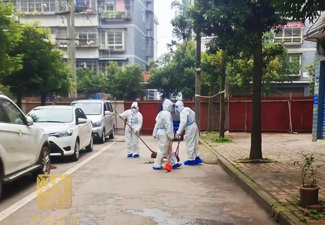 泸州五香苑小区解封，现场这一幕让人动容！(图4)