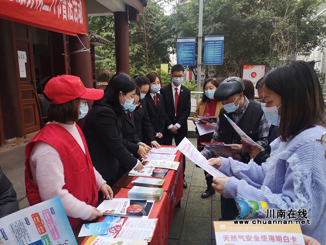 江阳区北城街道城垣社区开展“三八”妇女节普法维权宣传活动(图1) 江阳区北城街道城垣社区开展“三八”妇女节普法维权宣传活动(图1)