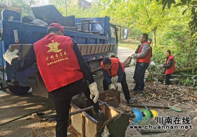 龙马潭区鱼塘街道：扬雷锋精神，展志愿风采(图2)