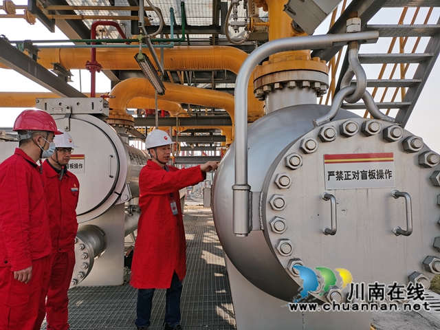 泸县市场监管局开展页岩气特种设备专项检查(图1)