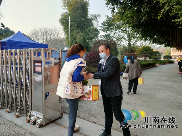 泸县百和镇五通中心小学校开展“三八”节女教师关爱行动(图2)