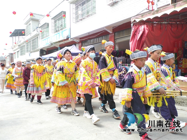 古蔺：赶“苗场”，一场幸福的打卡盛会(图1)