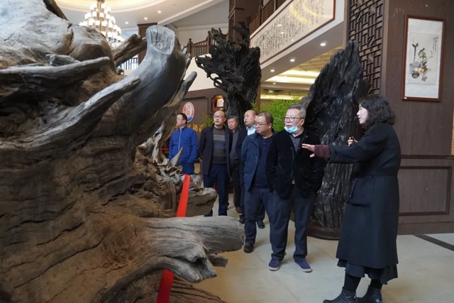 泸州市酒业发展局、酒类行业协会领导专家调研中国沈酒庄(图4)