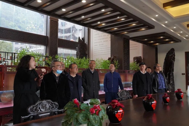 泸州市酒业发展局、酒类行业协会领导专家调研中国沈酒庄(图7)