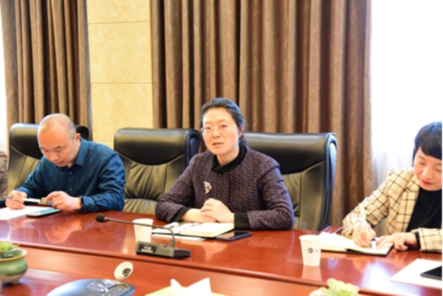 泸州长开区管委会主要负责人彭莉带队调研四川绿叶制药股份有限公司(图2)