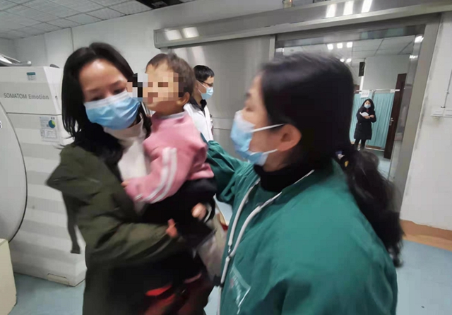 【注意】5岁女孩，桂圆卡喉，差点……