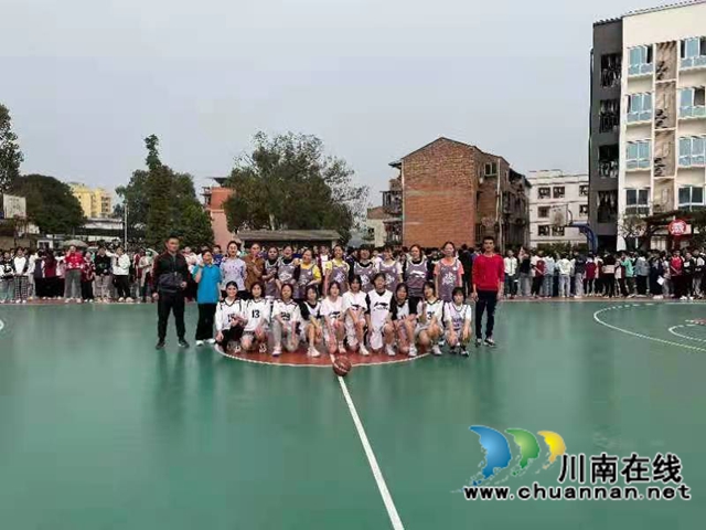 纳溪区护国中学举办第33届篮球运动会(图2) 纳溪区护国中学举办第33届篮球运动会(图2)
