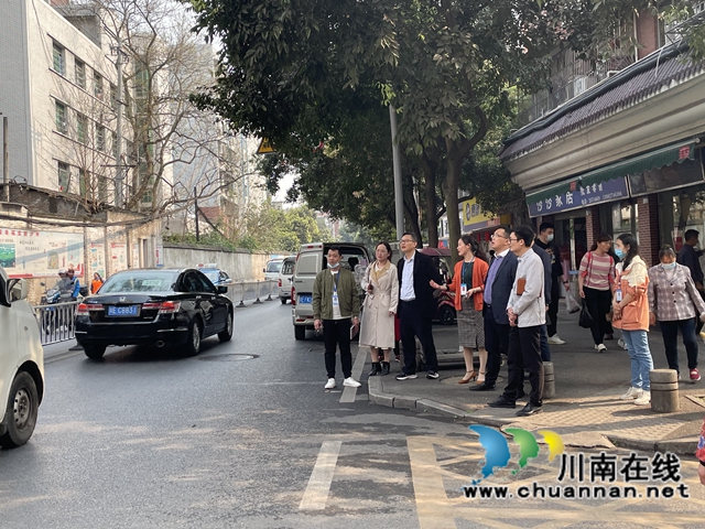 龙马潭区小市街道杜家街社区：人大代表上门倾听民声、解“烦心事”(图3)