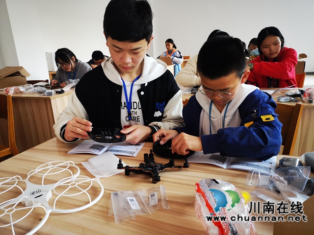合江中学举行国学·科创基地无人机兴趣班开班仪式(图4)