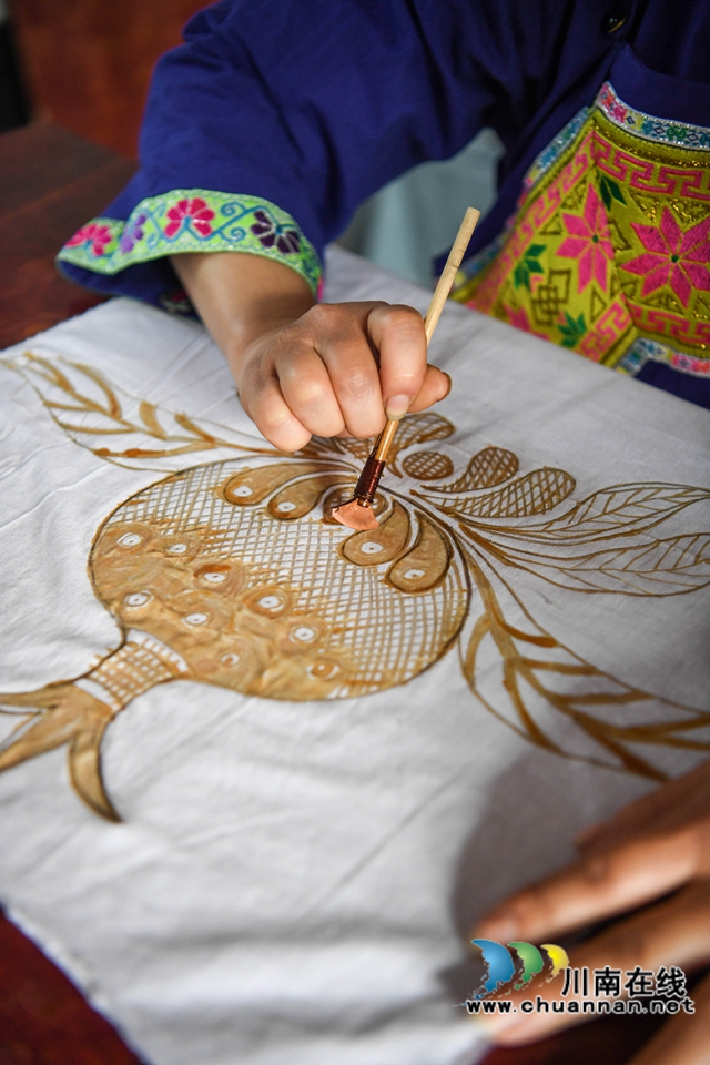 古蔺：“苗家作坊”制作忙(图1)