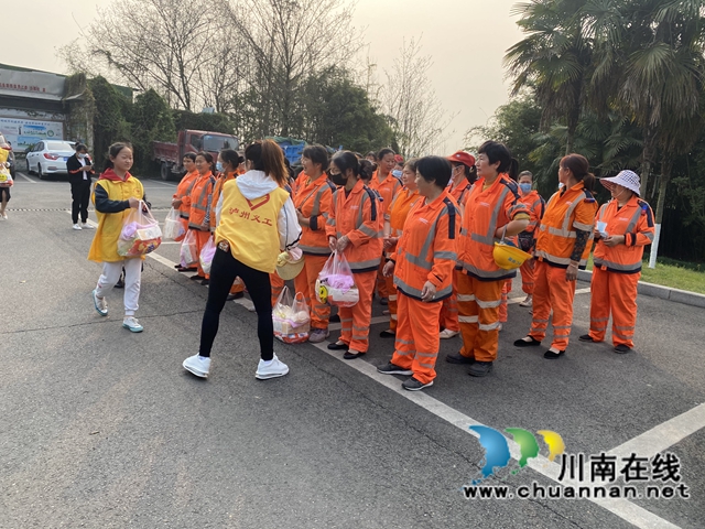 龙马潭区鱼塘街道：春风送关怀，情系环卫工(图1)