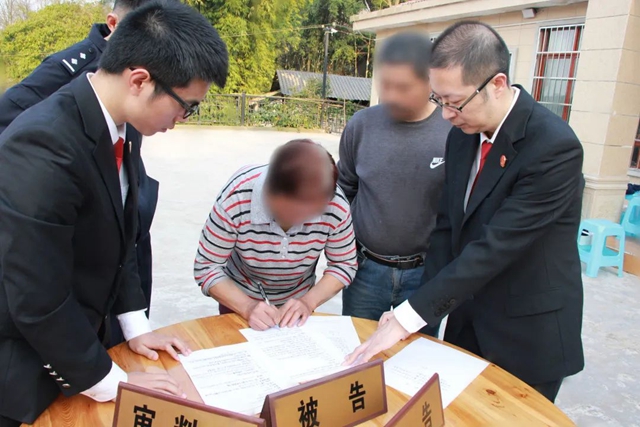 泸州：为抢毛竹嬢嬢出手伤人，法官化积怨邻里握手言和(图13)