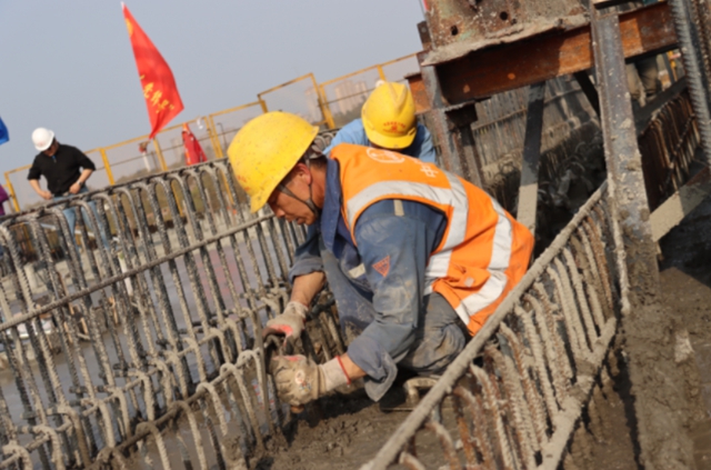 新进展！渝昆高铁最长连续梁开始施工(图3)