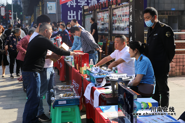 纳溪区市场监管局“3·15”活动：新意满满，旨为消费者放心舒心(图1)