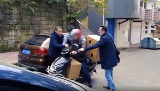 1500多条!内江打假逮到一条“大鱼”(图3) 1500多条!内江打假逮到一条“大鱼”(图3)