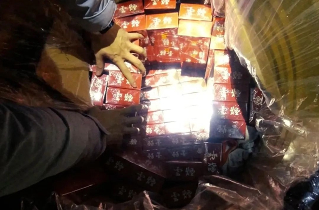 1500多条!内江打假逮到一条“大鱼”(图7) 1500多条!内江打假逮到一条“大鱼”(图7)