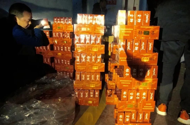 1500多条!内江打假逮到一条“大鱼”(图8) 1500多条!内江打假逮到一条“大鱼”(图8)