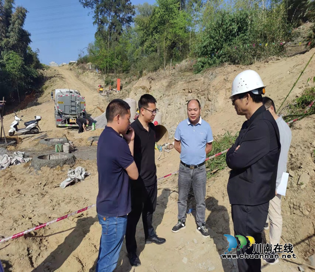 江阳区现场协调渝昆高铁建设施工与油气长输管道交叉问题(图1) 江阳区现场协调渝昆高铁建设施工与油气长输管道交叉问题(图1)