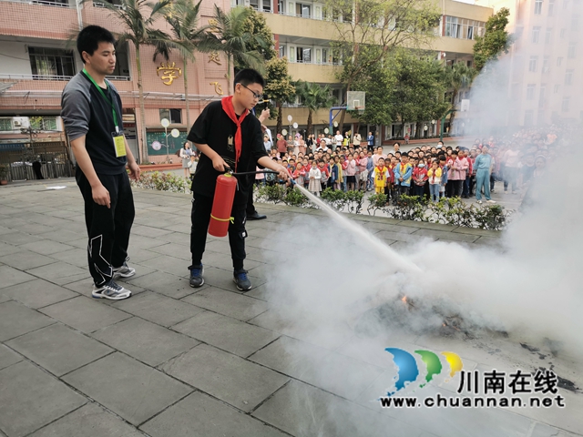 泸县百和中心小学组织开展消防应急疏散演练活动(图1)