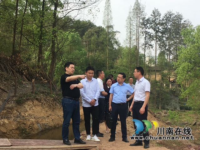 先泽平到泸县百和镇调研大陆溪水质达标攻坚工作(图1) 先泽平到泸县百和镇调研大陆溪水质达标攻坚工作(图1)