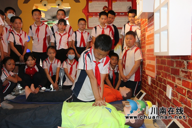 泸县城北小学校组织学生进行安全实践体验活动(图5) 泸县城北小学校组织学生进行安全实践体验活动(图5)