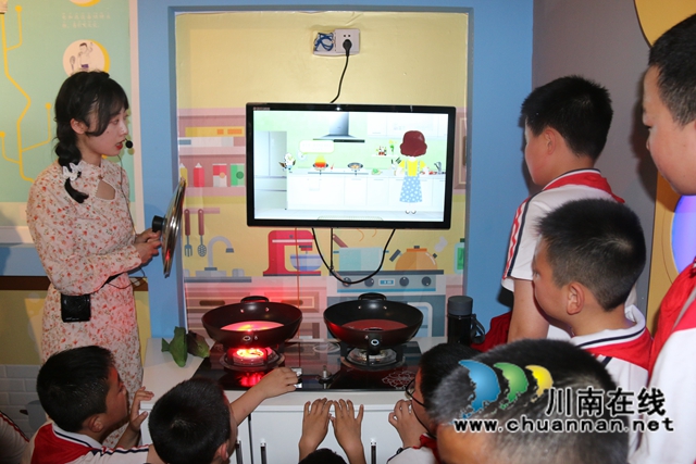 泸县城北小学校组织学生进行安全实践体验活动(图3) 泸县城北小学校组织学生进行安全实践体验活动(图3)