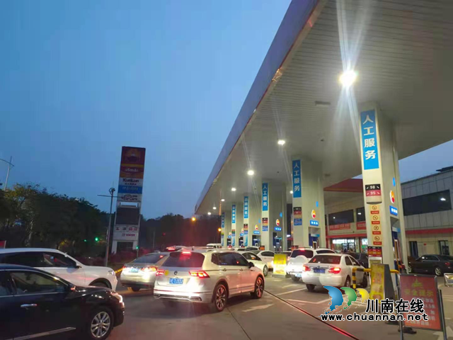 泸州工投中油公司深入开展“我为加油站办实事”活动(图2) 泸州工投中油公司深入开展“我为加油站办实事”活动(图2)