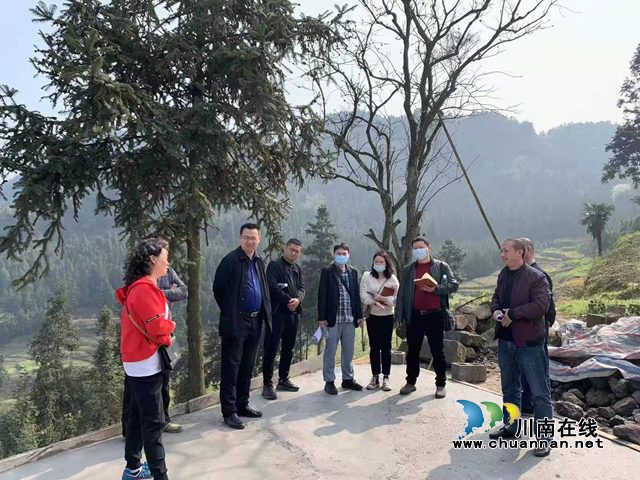 古蔺县市场监管局:开展现场教学,提升白酒小作坊治理能力(图1) 古蔺县市场监管局:开展现场教学,提升白酒小作坊治理能力(图1)