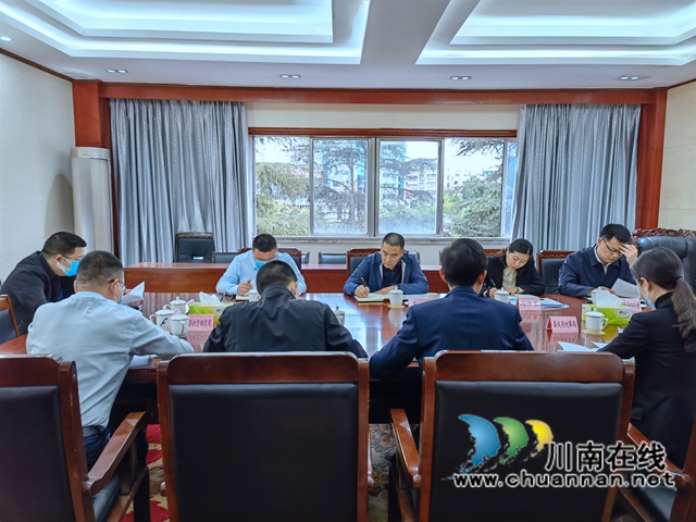 曹阳组织召开泸县二中工作研讨会(图1)