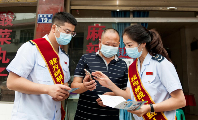 古蔺县:深化税收征管改革,当好企业“服务员”(图2) 古蔺县:深化税收征管改革,当好企业“服务员”(图2)