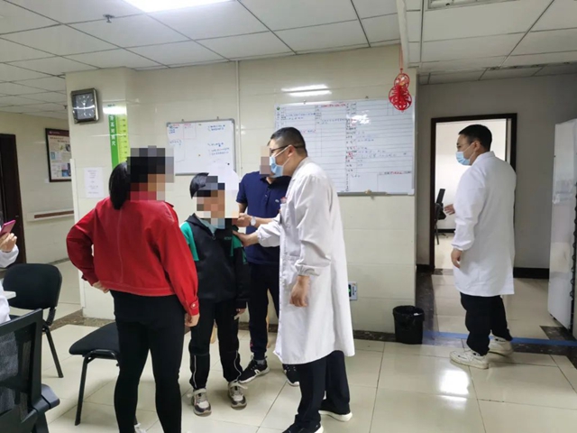 【点赞】从死神手中抢回来的孩子,考双百分啦!(图1) 【点赞】从死神手中抢回来的孩子,考双百分啦!(图1)