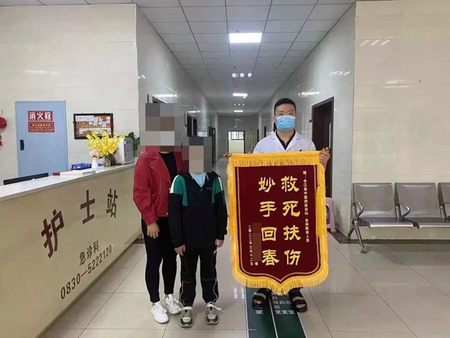 【点赞】从死神手中抢回来的孩子，考双百分啦！