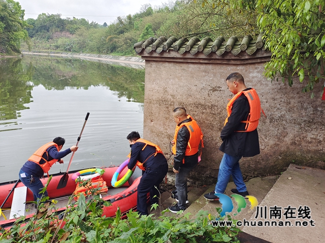 龙马潭区鱼塘街道:防汛、地灾实景演练,筑牢“生命墙”(图1) 龙马潭区鱼塘街道:防汛、地灾实景演练,筑牢“生命墙”(图1)