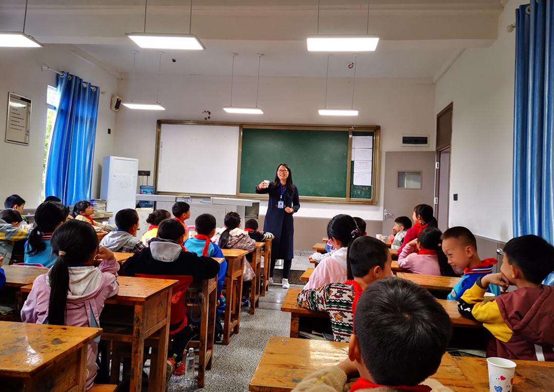 纳溪区天仙镇中心小学组织师生服用“大锅药”(图2)