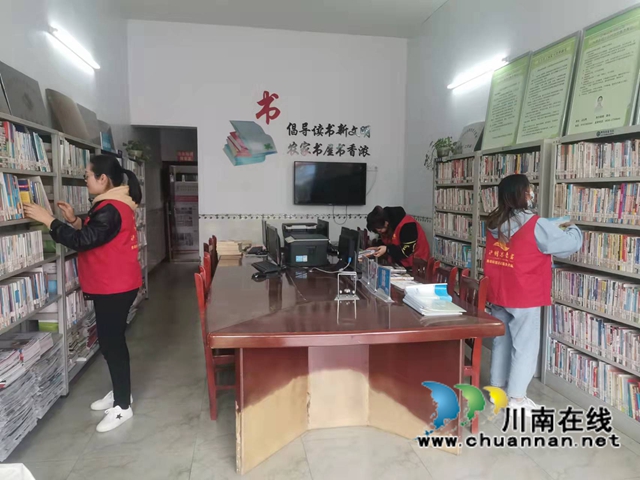 龙马潭区鱼塘街道王庄村开展农家书屋整理志愿服务活动(图2)