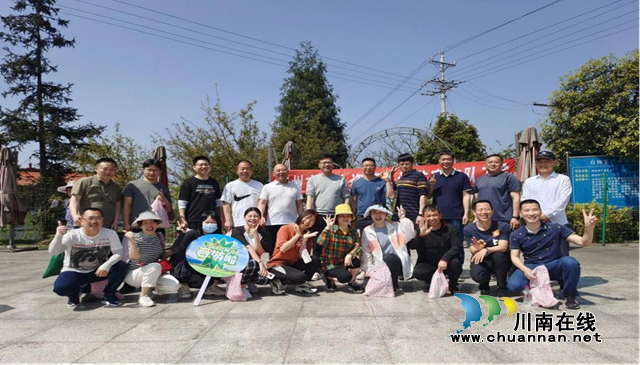 泸州市国土资源执法监察支队工会开展“拥抱自然、聚力团结”主题活动(图1) 泸州市国土资源执法监察支队工会开展“拥抱自然、聚力团结”主题活动(图1)