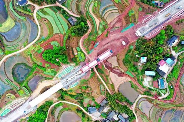 渝昆高铁又有好消息！泸州至宜宾段架梁施工迎来新进展！预计6月……