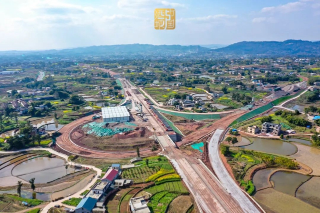 服务区建设启动、互通匝道成型……泸永高速有望提前建成(图3) 服务区建设启动、互通匝道成型……泸永高速有望提前建成(图3)