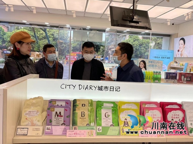 刘晖督导江阳区和龙马潭区化妆品经营规范化建设试点工作(图1)