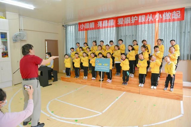 西南医大附院眼科这两位教授带着团队进校园当上了老师(图2)