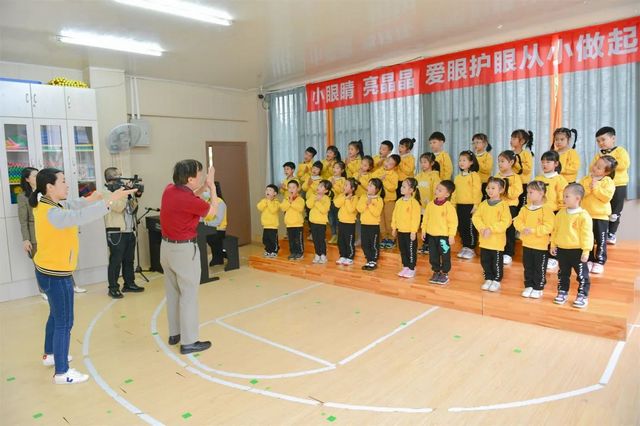 西南医大附院眼科这两位教授带着团队进校园当上了老师(图1)