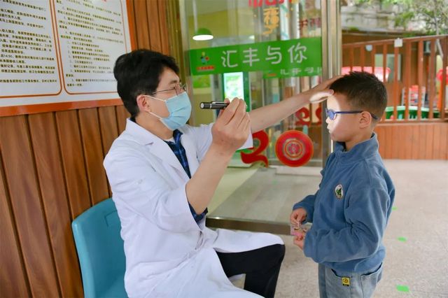 西南医大附院眼科这两位教授带着团队进校园当上了老师(图9)